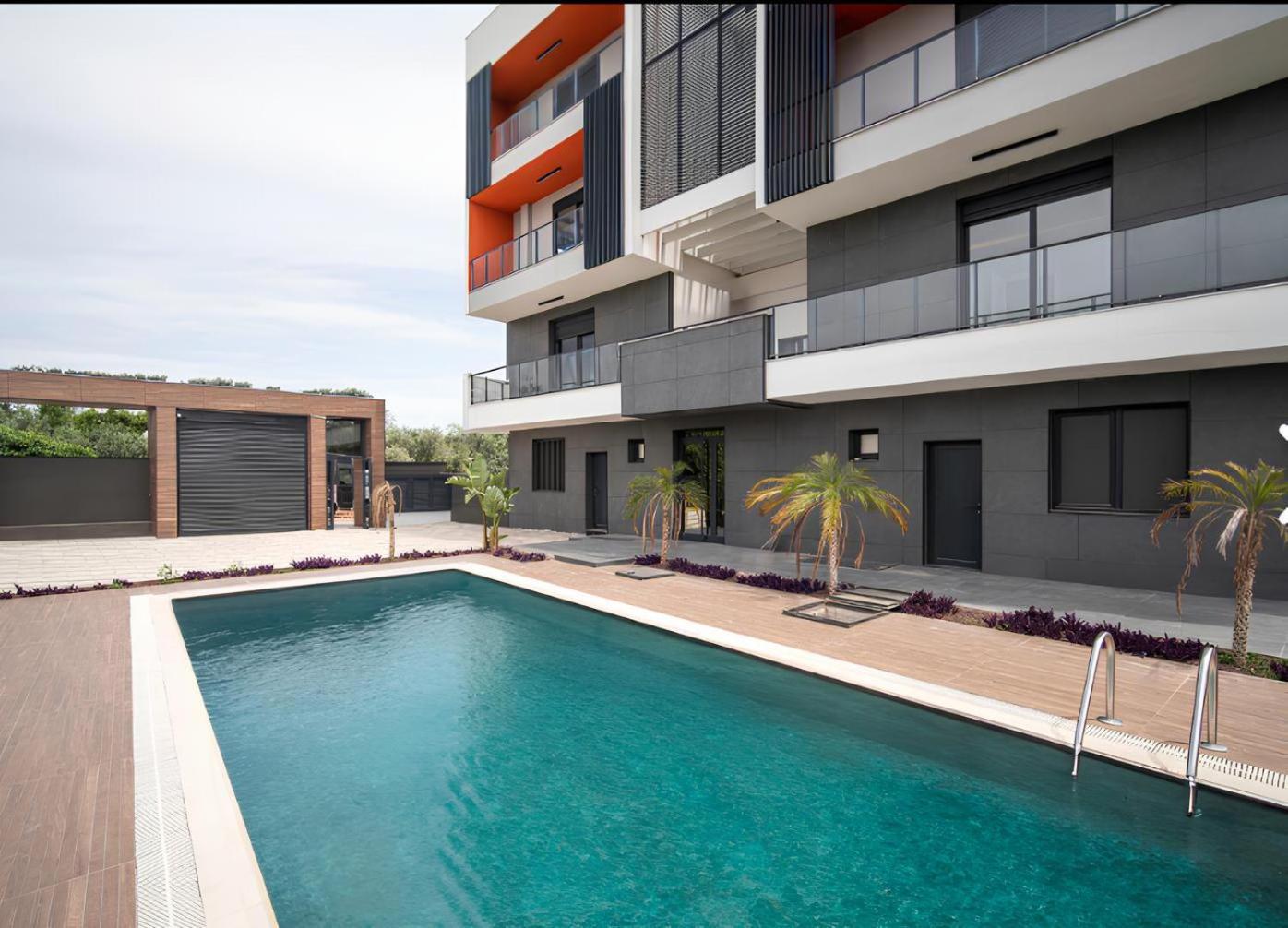 Havalimanina Yakin 1+1 Lux Suite Aksu  ภายนอก รูปภาพ